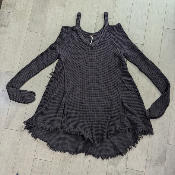 Free People Black cold shoulder slouchy sweater tunic size XS - Picture 4 of 13